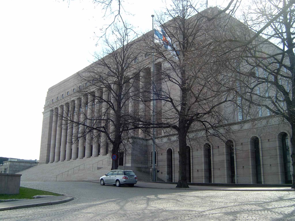 Хельсинки. Здание парламента.